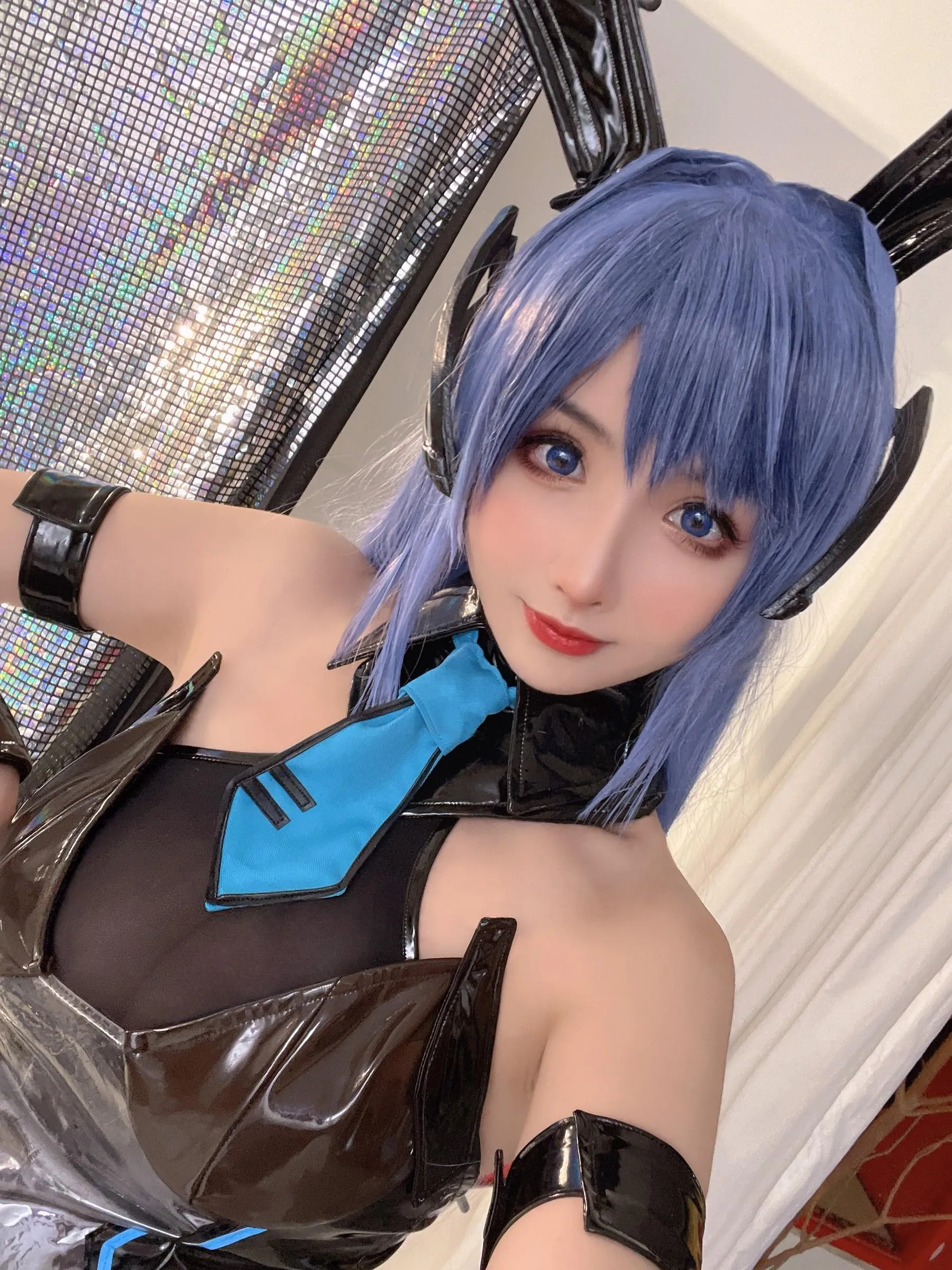 rioko凉凉子 – NO.94 花园兔女郎-自拍 [13P]插图1
